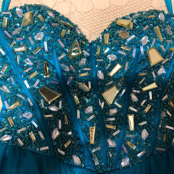 Dress - Picture 4 of 4